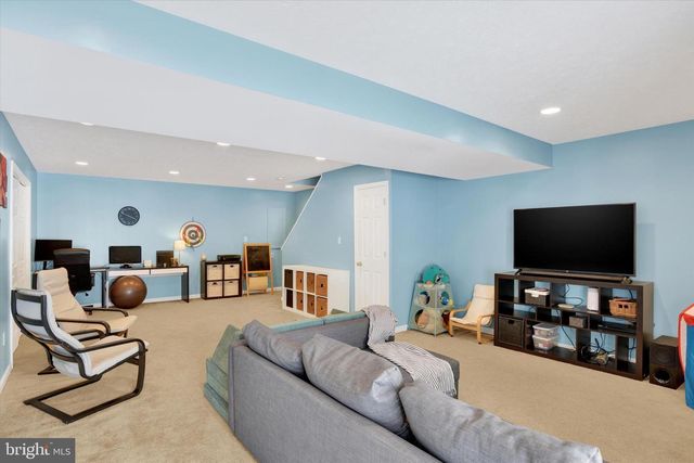 305 SADDLE RIDGE CT, Harrisburg, PA 17110