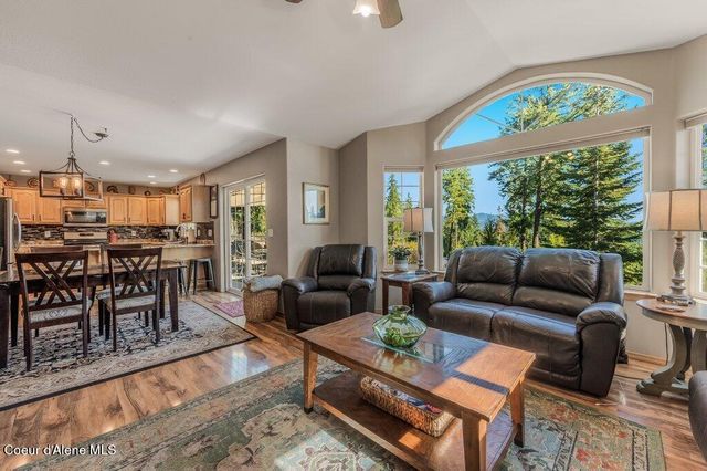 11413 N Summit Loop, Hauser, ID 83854