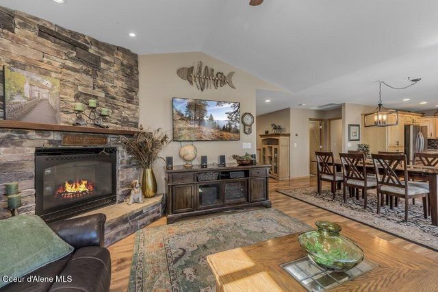 11413 N Summit Loop, Hauser, ID 83854