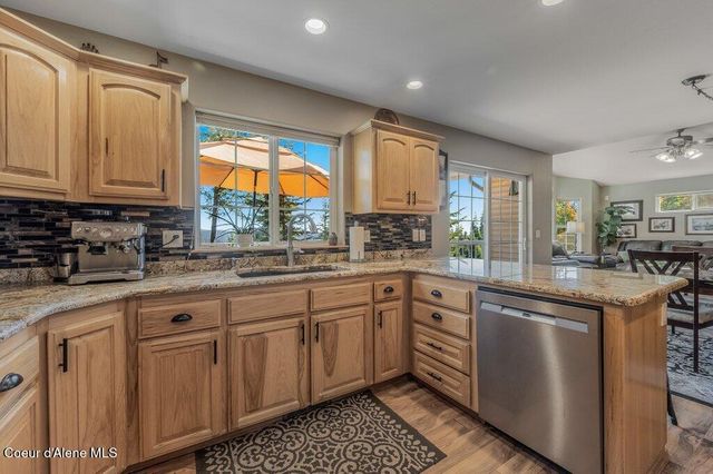 11413 N Summit Loop, Hauser, ID 83854