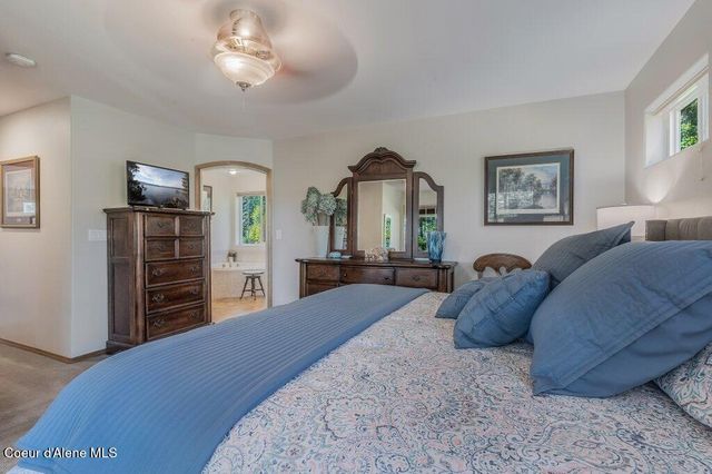 11413 N Summit Loop, Hauser, ID 83854