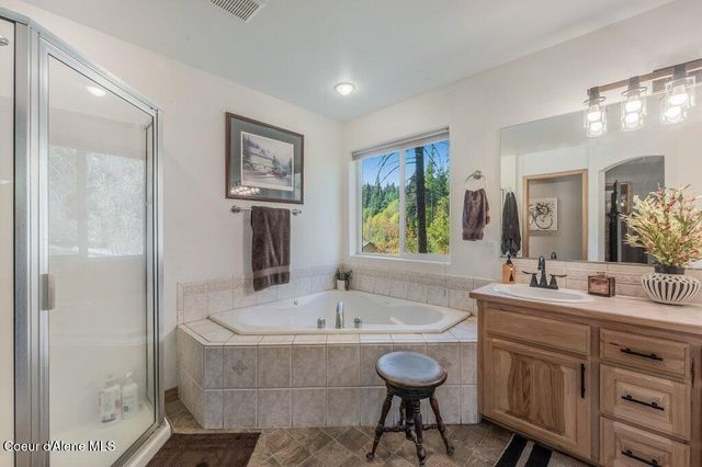 11413 N Summit Loop, Hauser, ID 83854