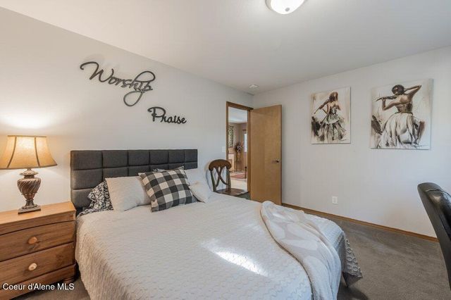 11413 N Summit Loop, Hauser, ID 83854