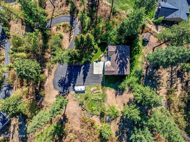 11413 N Summit Loop, Hauser, ID 83854