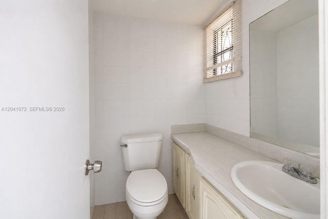 1975 W 44th Place 310, Hialeah, FL 33012