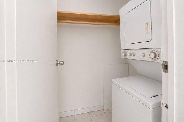 1975 W 44th Place 310, Hialeah, FL 33012