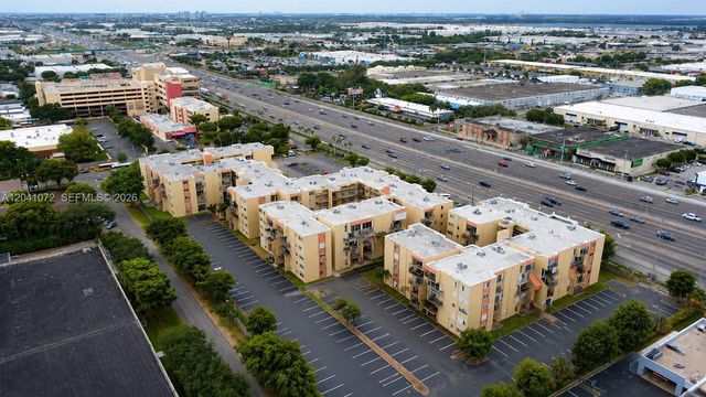 1975 W 44th Place 310, Hialeah, FL 33012