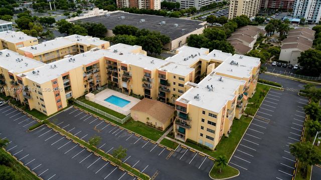 1975 W 44th Place 310, Hialeah, FL 33012
