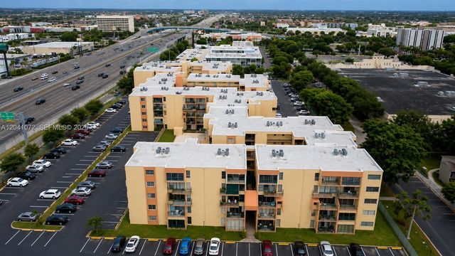 1975 W 44th Place 310, Hialeah, FL 33012