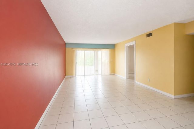 1975 W 44th Place 310, Hialeah, FL 33012