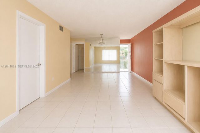 1975 W 44th Place 310, Hialeah, FL 33012