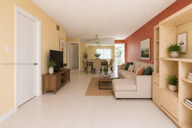 1975 W 44th Place 310, Hialeah, FL 33012