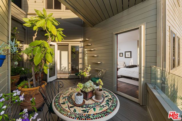 5677 Spreading Oak Drive, Los Angeles, CA 90068