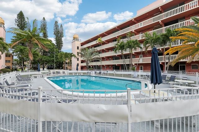 200 NE 12th Ave 3E, Hallandale Beach, FL 33009