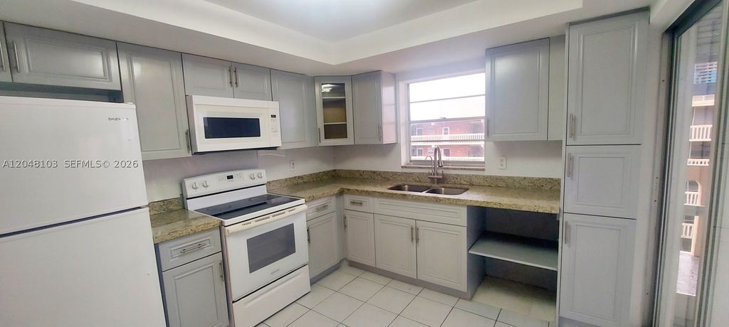200 NE 12th Ave 3E, Hallandale Beach, FL 33009
