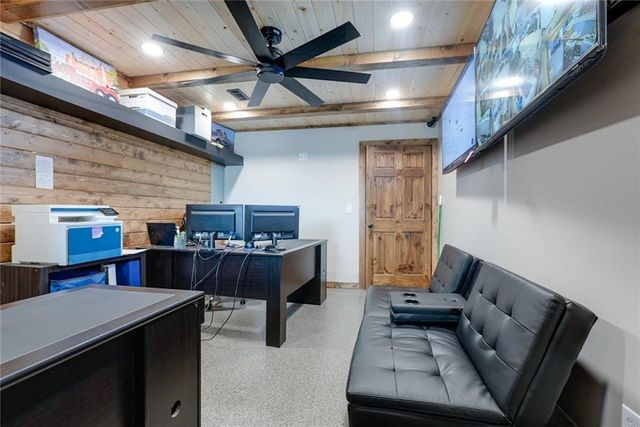 106 NW Locust Street, Oak Grove, MO 64075