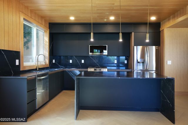 3872 E Calle Cayo, Tucson, AZ 85718