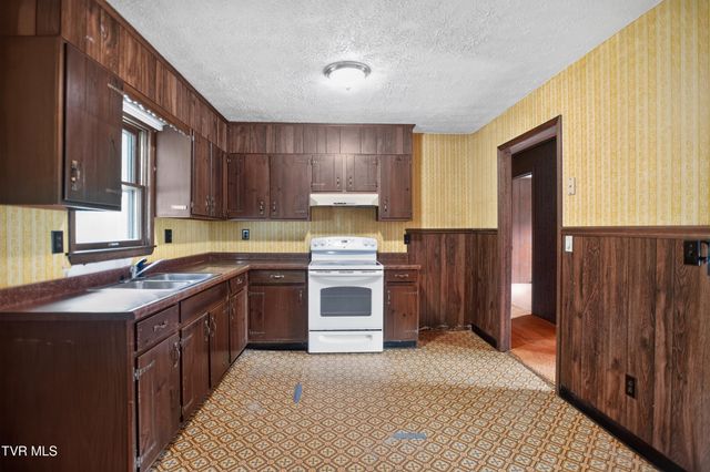 105 Popular Grove Road, Elizabethton, TN 37643