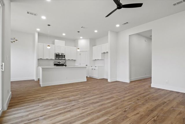 726 Pangburn, Grand Prairie, TX 75051