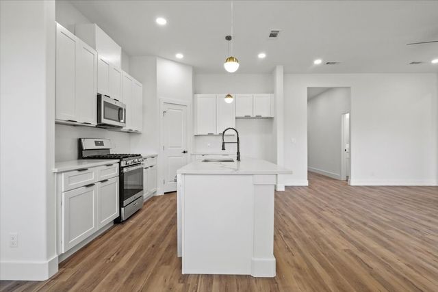 726 Pangburn, Grand Prairie, TX 75051