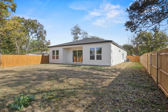 726 Pangburn, Grand Prairie, TX 75051