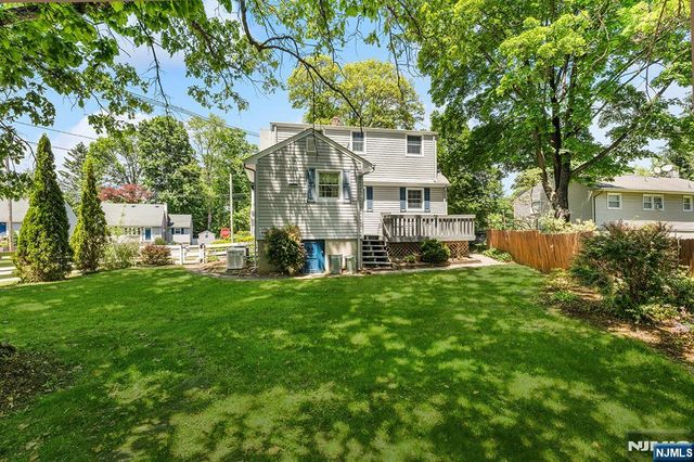 5 Oakwood Terrace, Bloomingdale, NJ 07403