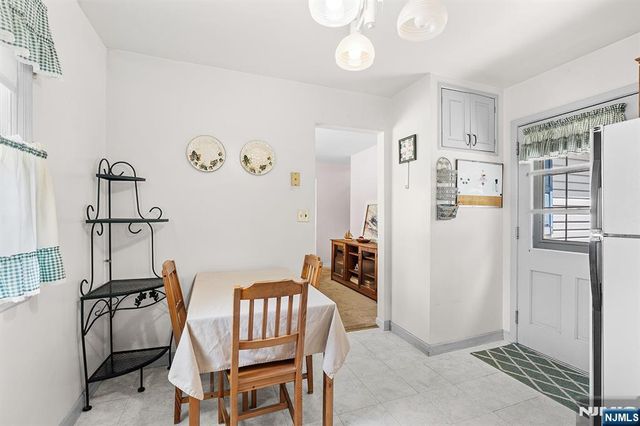5 Oakwood Terrace, Bloomingdale, NJ 07403