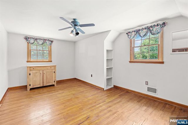 5 Oakwood Terrace, Bloomingdale, NJ 07403