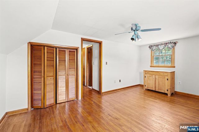 5 Oakwood Terrace, Bloomingdale, NJ 07403