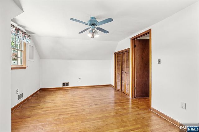 5 Oakwood Terrace, Bloomingdale, NJ 07403