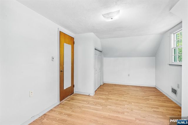 5 Oakwood Terrace, Bloomingdale, NJ 07403