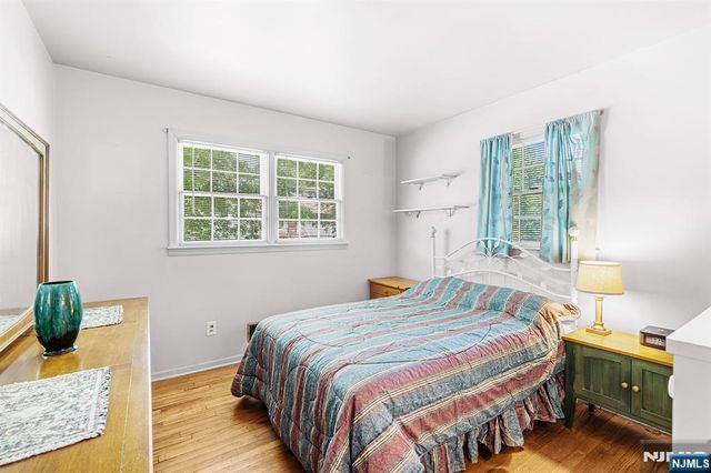 5 Oakwood Terrace, Bloomingdale, NJ 07403