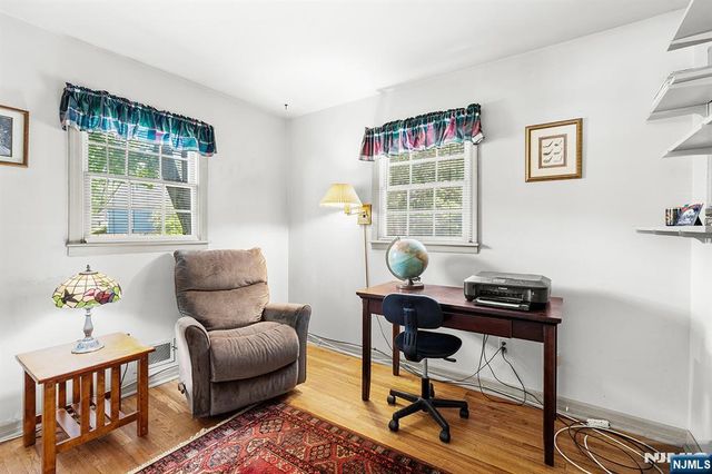 5 Oakwood Terrace, Bloomingdale, NJ 07403