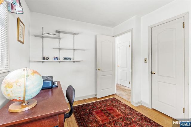 5 Oakwood Terrace, Bloomingdale, NJ 07403