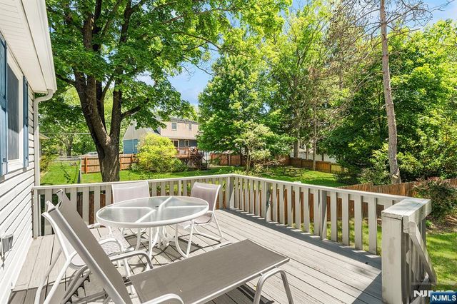 5 Oakwood Terrace, Bloomingdale, NJ 07403