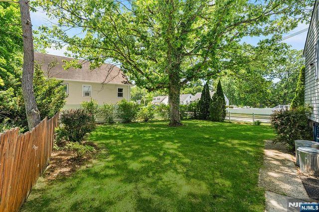5 Oakwood Terrace, Bloomingdale, NJ 07403