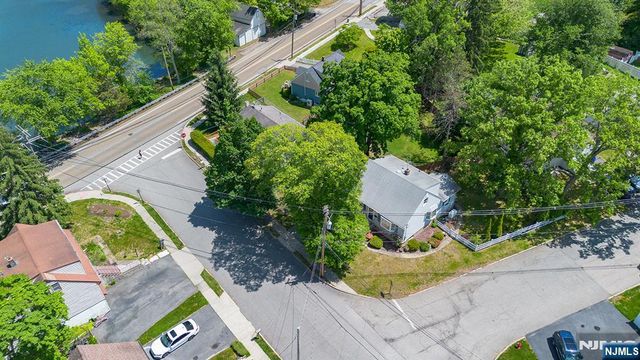 5 Oakwood Terrace, Bloomingdale, NJ 07403