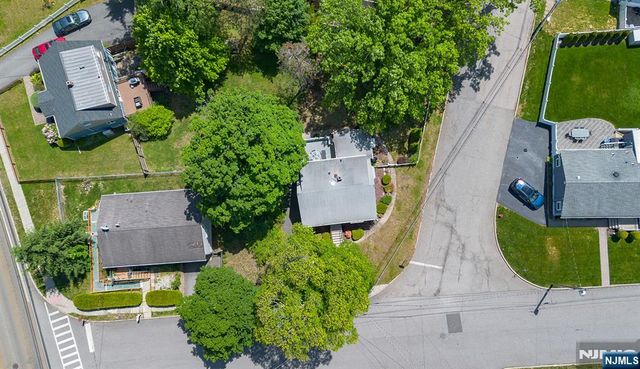 5 Oakwood Terrace, Bloomingdale, NJ 07403