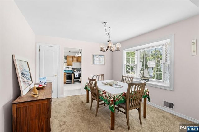 5 Oakwood Terrace, Bloomingdale, NJ 07403