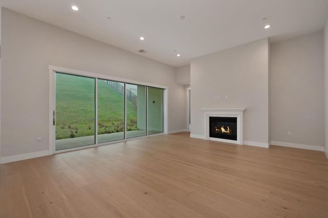 1047 Lassen Peak Dr, El Dorado Hills, CA 95762