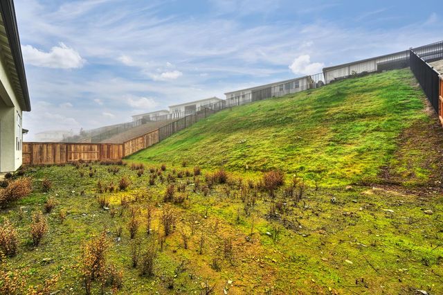 1047 Lassen Peak Dr, El Dorado Hills, CA 95762