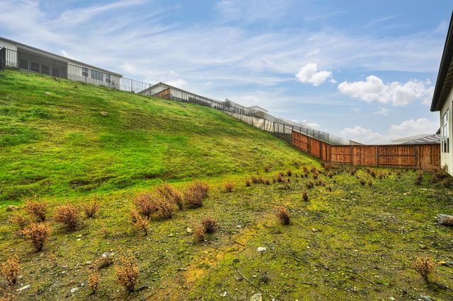 1047 Lassen Peak Dr, El Dorado Hills, CA 95762