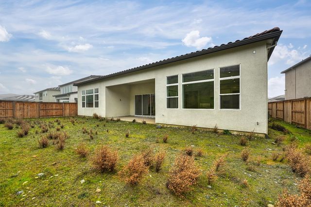 1047 Lassen Peak Dr, El Dorado Hills, CA 95762