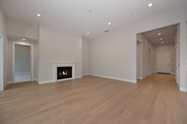 1047 Lassen Peak Dr, El Dorado Hills, CA 95762