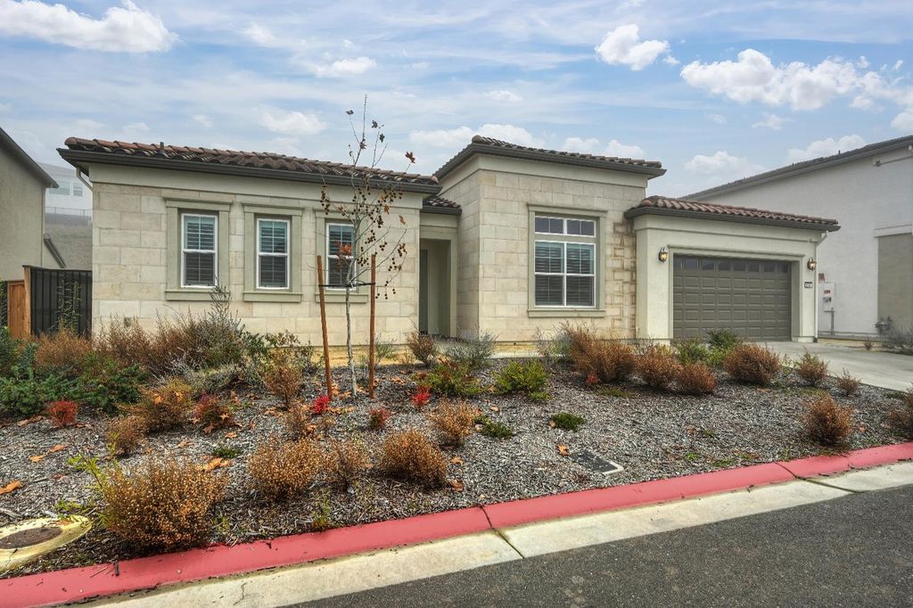 1047 Lassen Peak Dr, El Dorado Hills, CA 95762