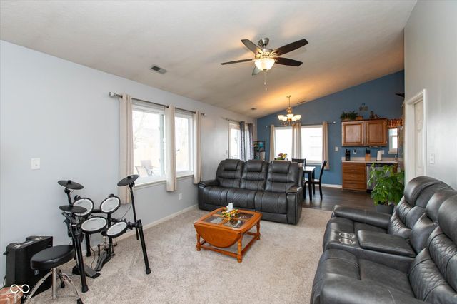 52 Grassy Drive, Whiteland, IN 46184