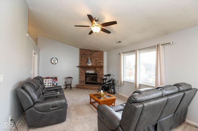 52 Grassy Drive, Whiteland, IN 46184