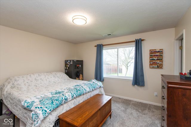 52 Grassy Drive, Whiteland, IN 46184