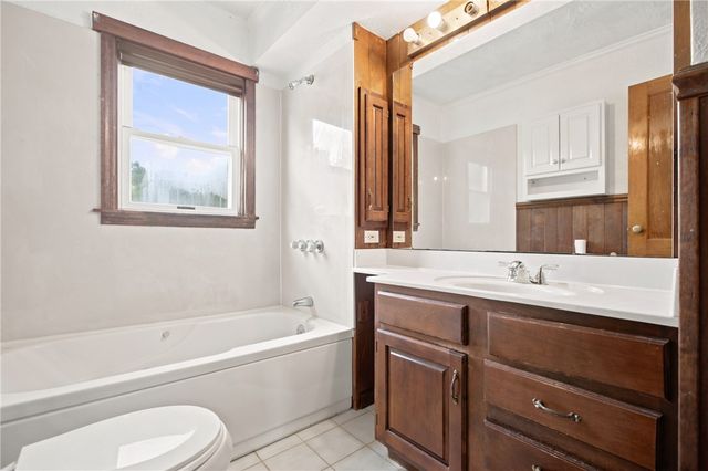 650 Mcclane Farm Rd, Chartiers, PA 15301