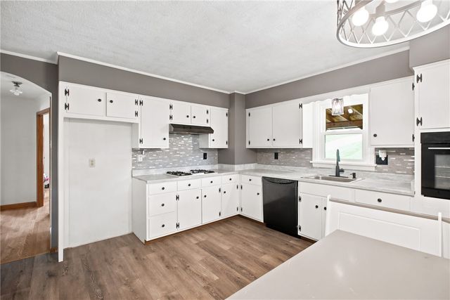 650 Mcclane Farm Rd, Chartiers, PA 15301